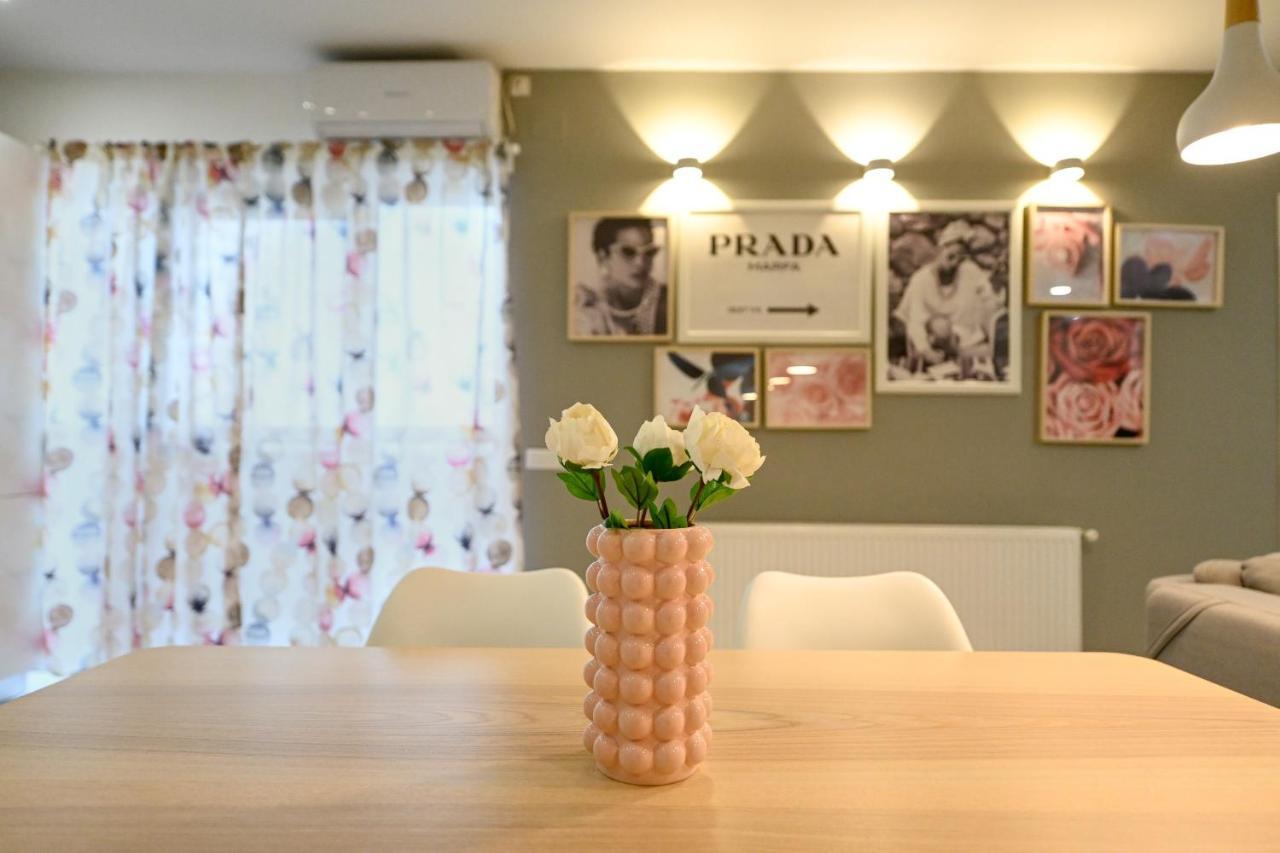 Splendid 2Br Apartment With Breathtaking Views Of Casa Poporului Bucharest Exterior photo