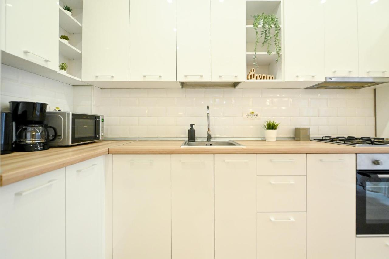 Splendid 2Br Apartment With Breathtaking Views Of Casa Poporului Bucharest Exterior photo