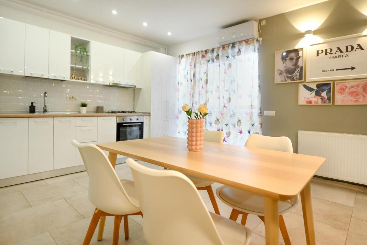 Splendid 2Br Apartment With Breathtaking Views Of Casa Poporului Bucharest Exterior photo