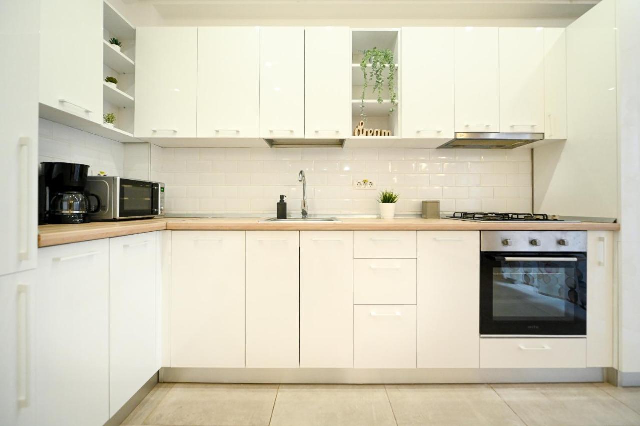 Splendid 2Br Apartment With Breathtaking Views Of Casa Poporului Bucharest Exterior photo